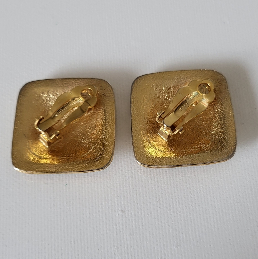 Vintage Premier USA Bold Black & Goldtone Enamel Clip-on Earrings - Picture 2 of 3